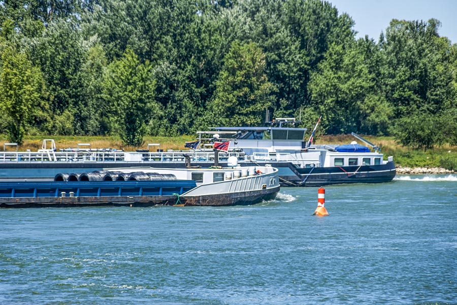 Schiffsverkehr auf dem Rhein