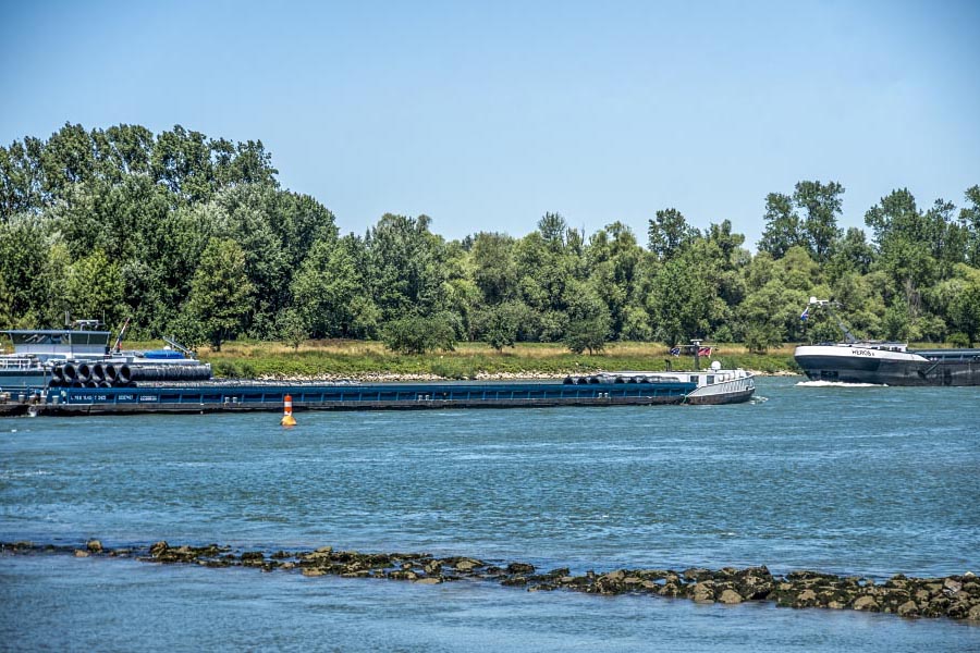 Schiffsverkehr auf dem Rhein